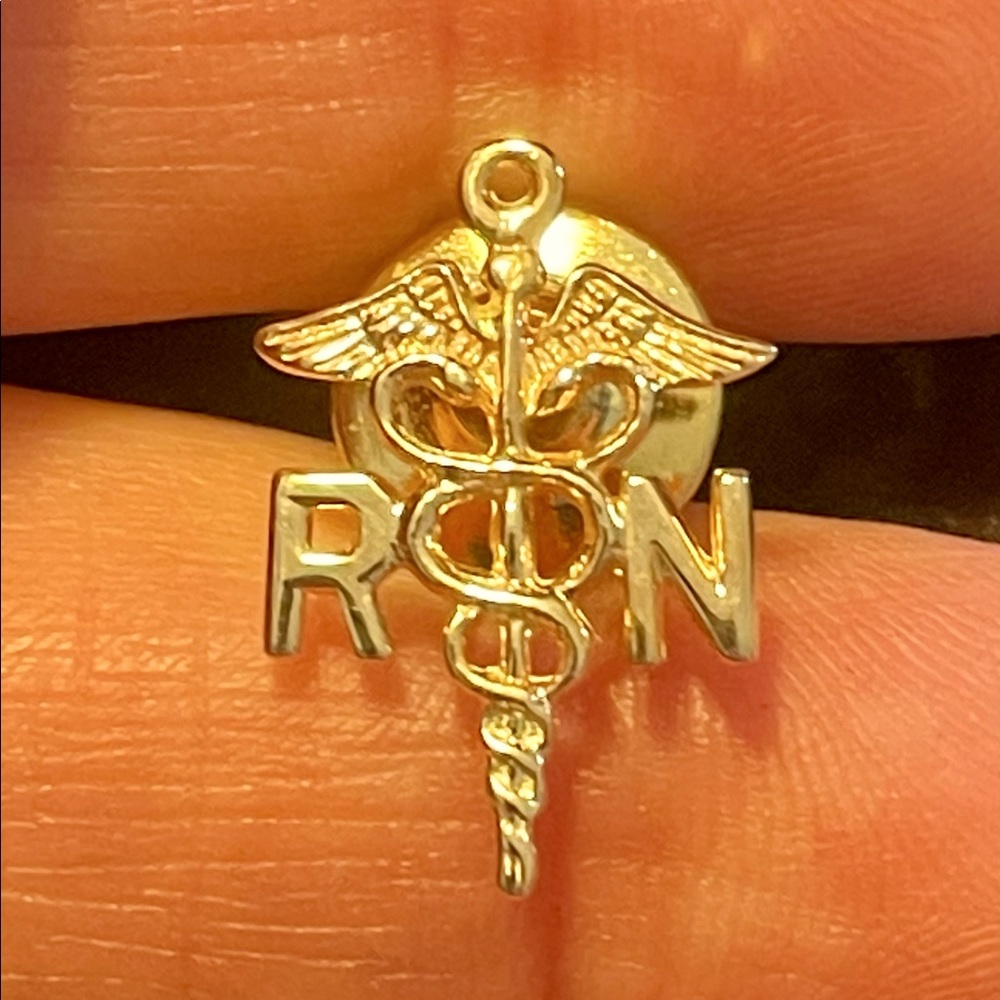 🌹BOGO🌹 14 k gold RN pin or tie tack